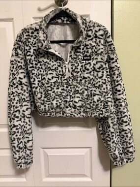 Cropped Faux Fur Leopard Pullover - Black & White